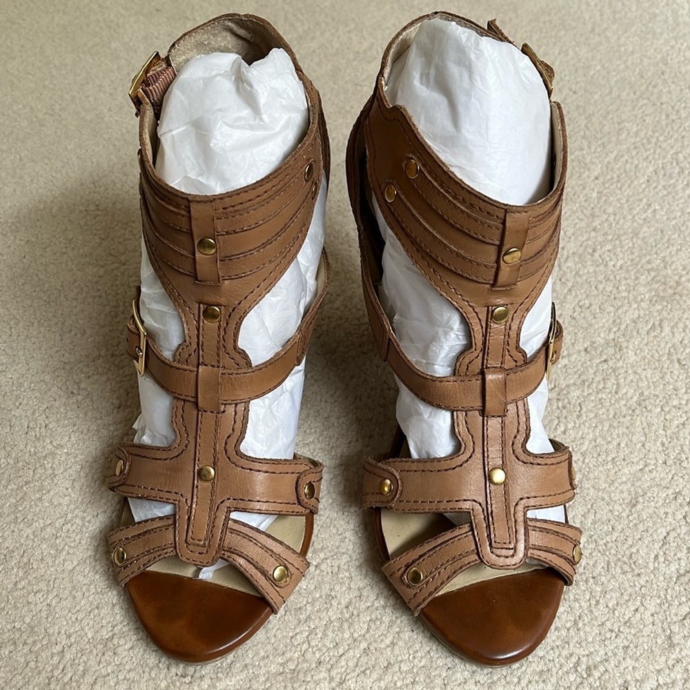 Denver Hayes Quad Comfort tan leather, stacked heel sandals Size US8